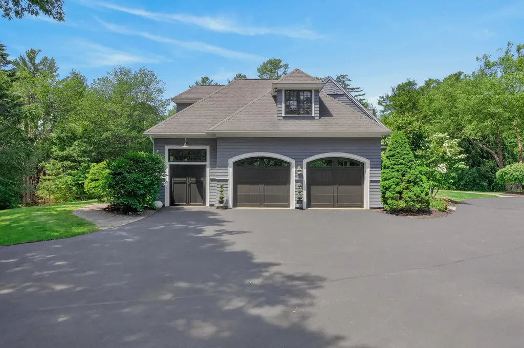 19 Tiger Lily Lane Cape Elizabeth ME 04107