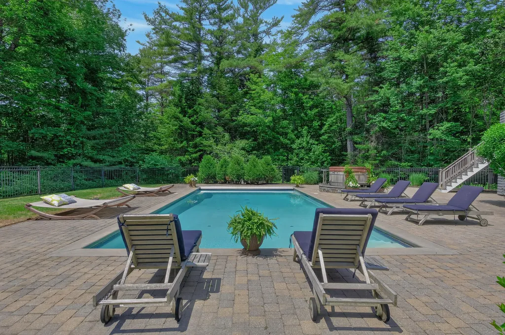 19 Tiger Lily Lane Cape Elizabeth ME 04107