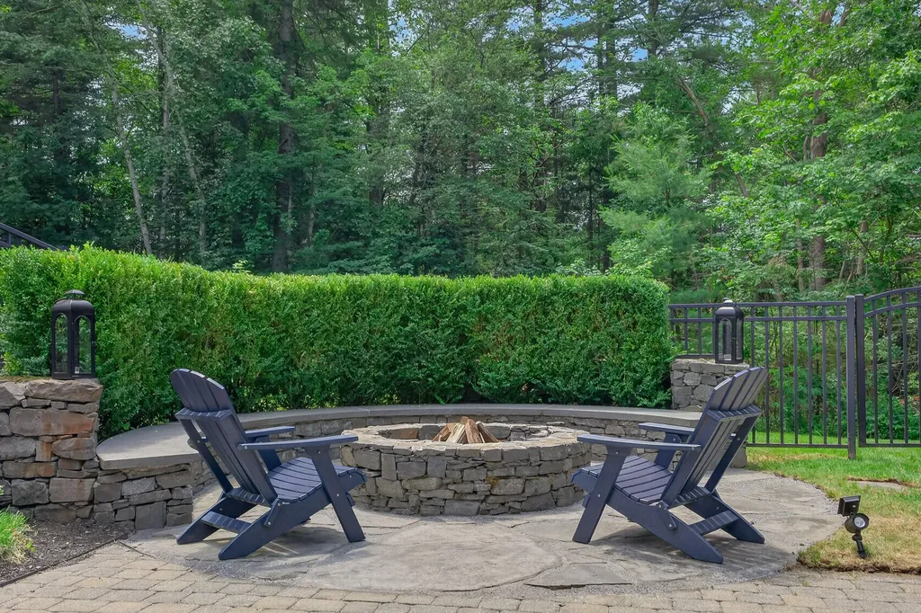 19 Tiger Lily Lane Cape Elizabeth ME 04107
