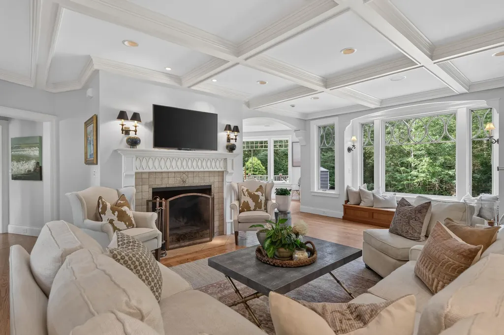 19 Tiger Lily Lane Cape Elizabeth ME 04107