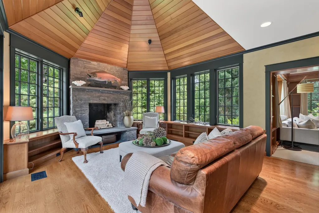 19 Tiger Lily Lane Cape Elizabeth ME 04107