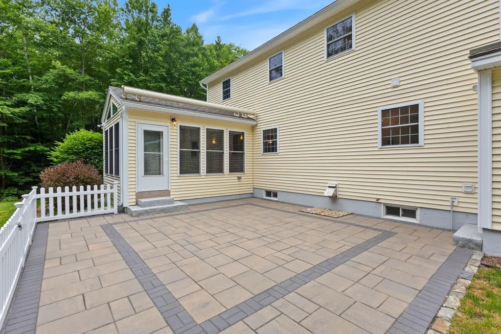 18 Briarwood Drive New Gloucester ME 04260