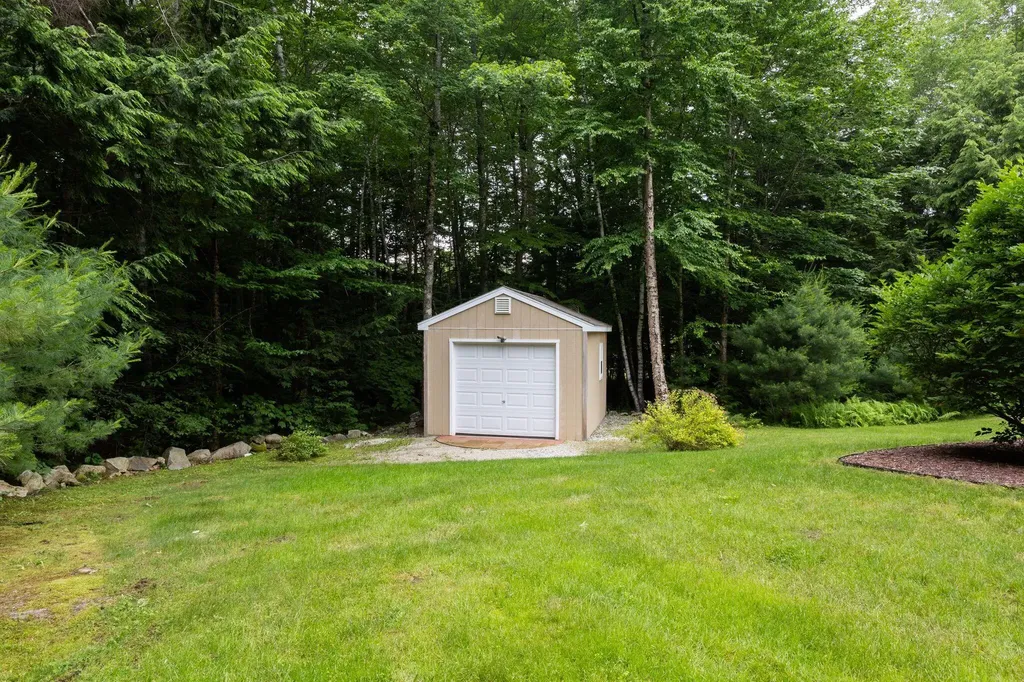 18 Briarwood Drive New Gloucester ME 04260