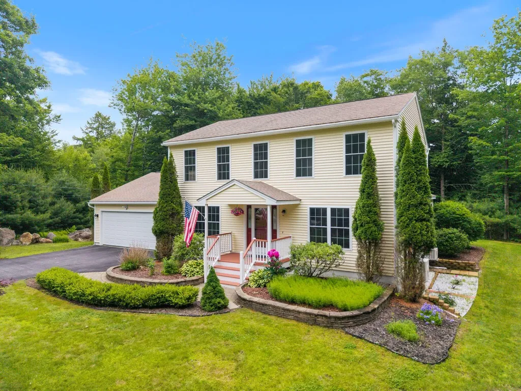18 Briarwood Drive New Gloucester ME 04260