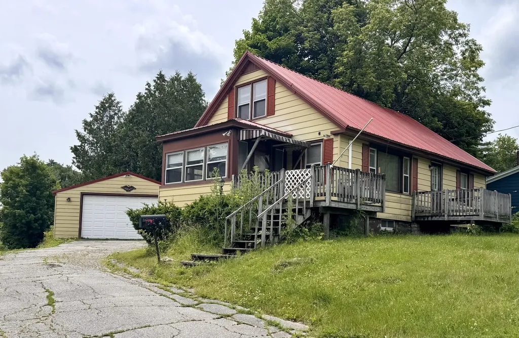 2 Barnet Avenue Waterville ME 04901