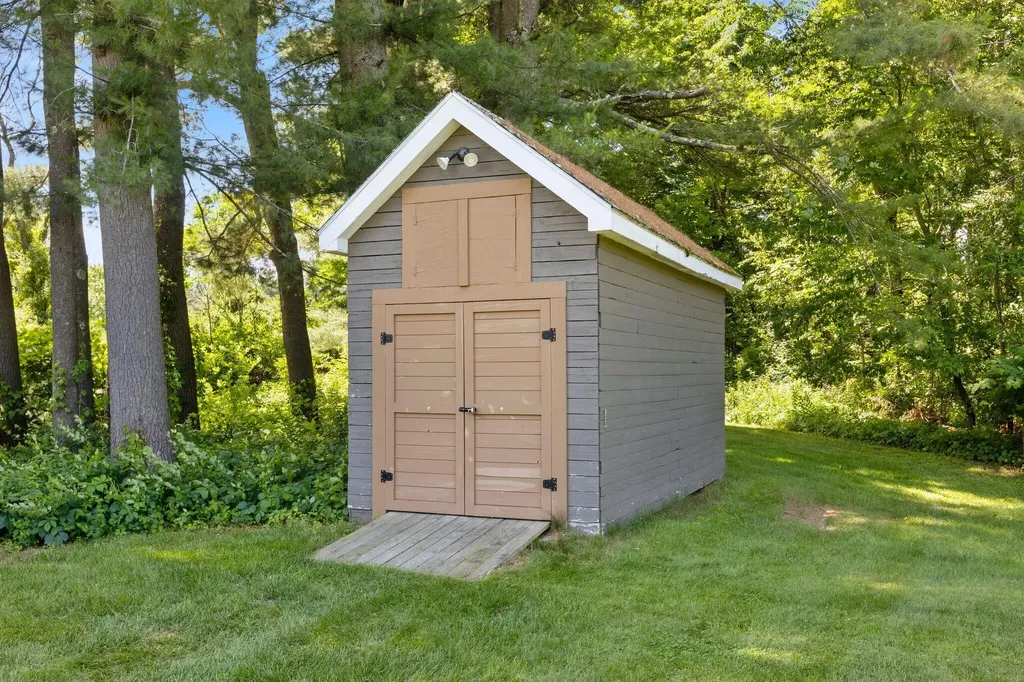 23 Queen Street Gorham ME 04038