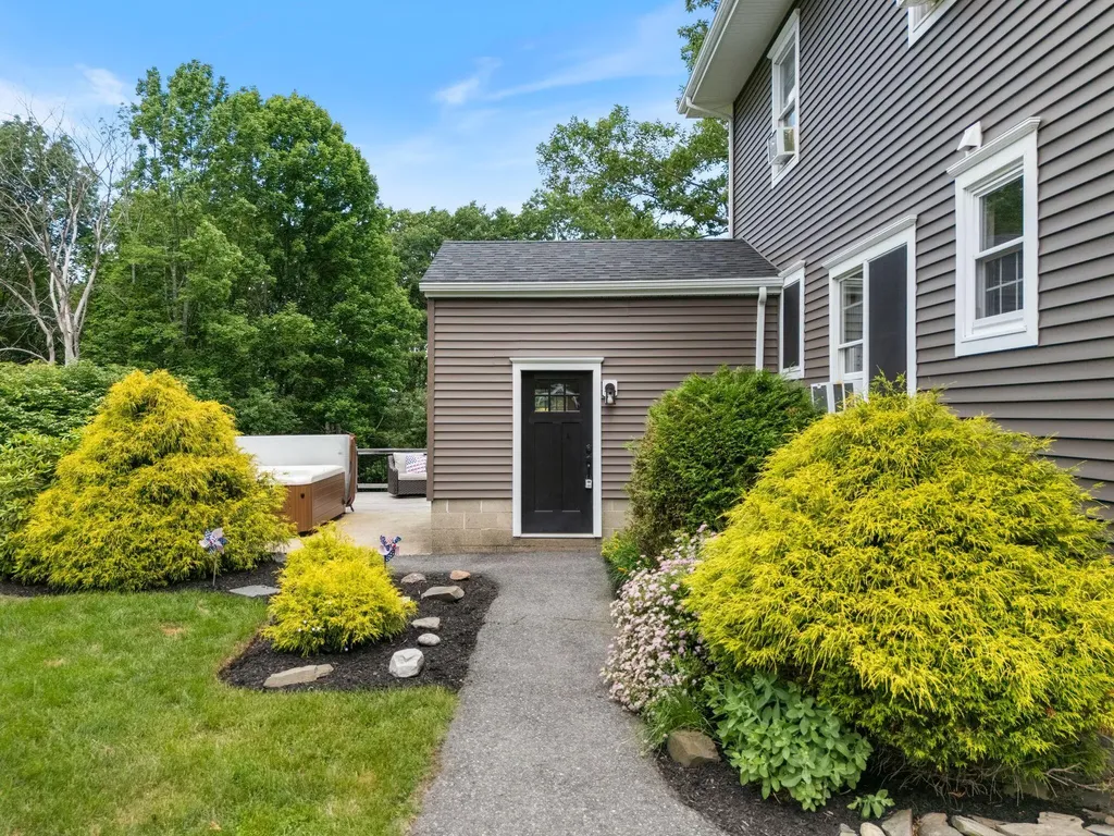 23 Queen Street Gorham ME 04038