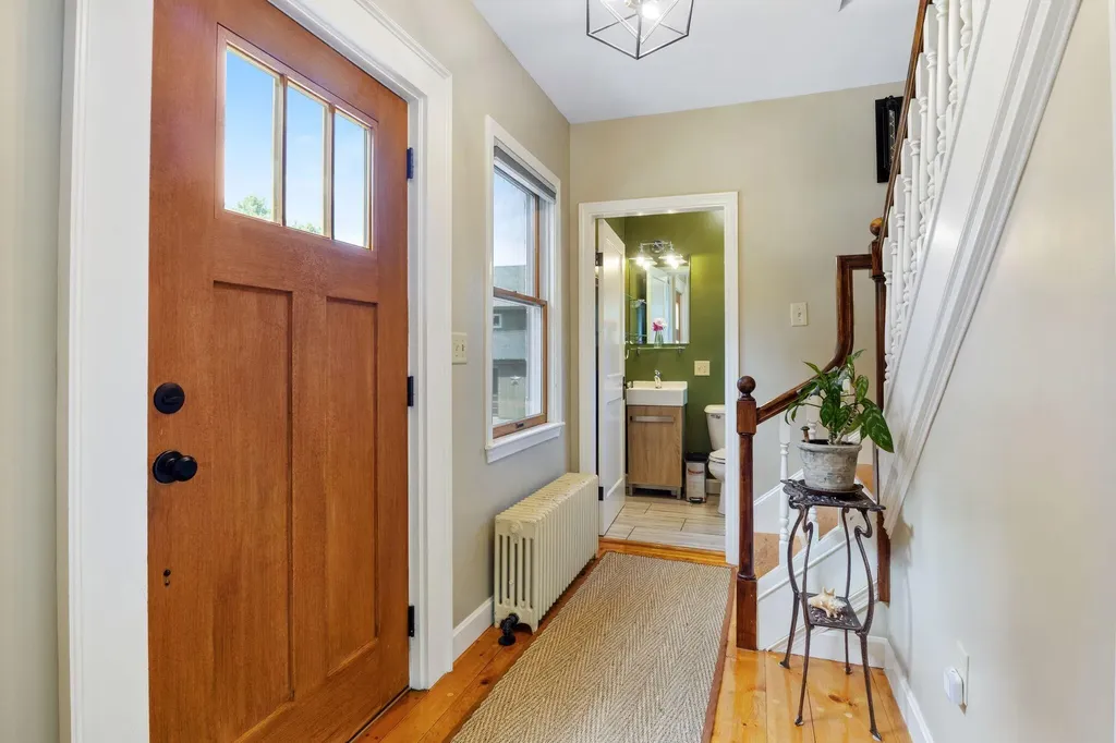 23 Queen Street Gorham ME 04038