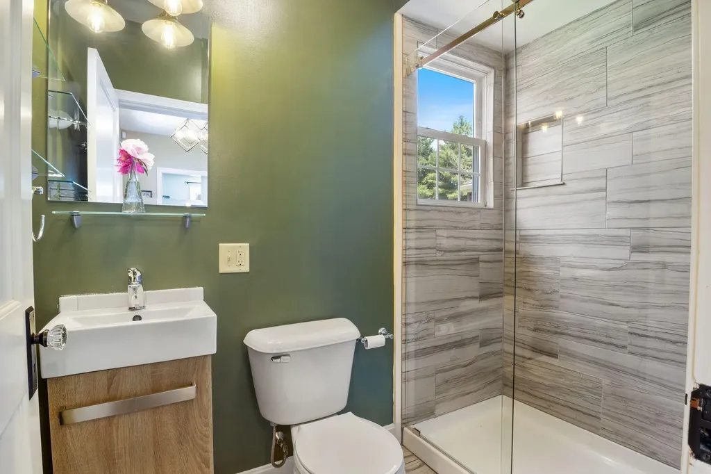 23 Queen Street Gorham ME 04038