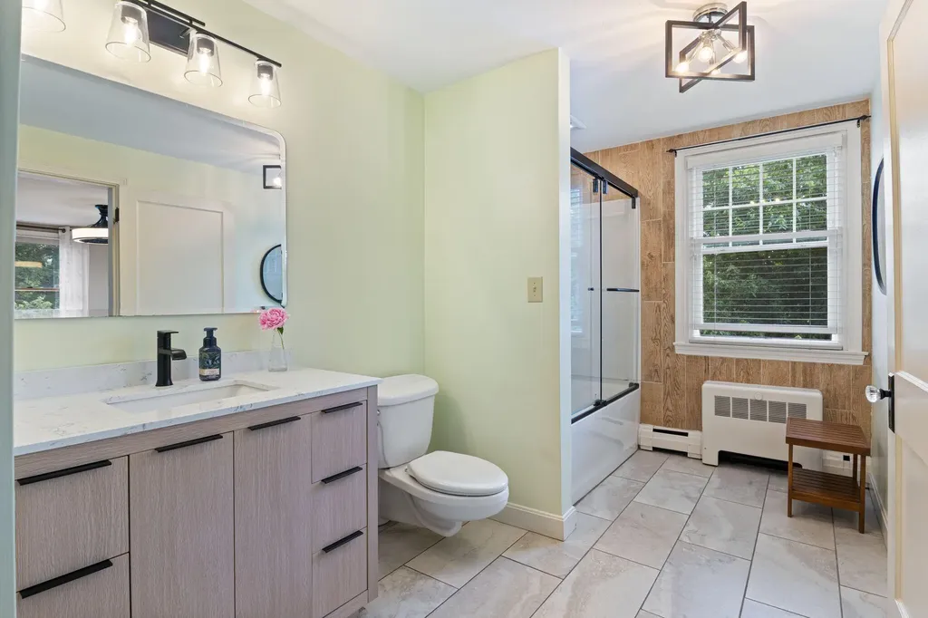 23 Queen Street Gorham ME 04038