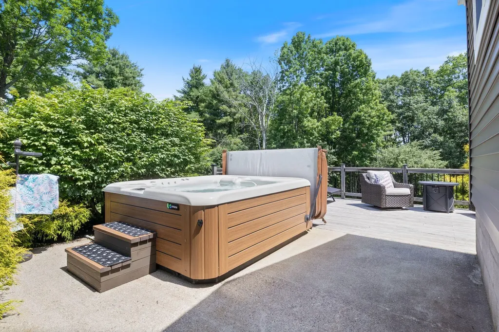 23 Queen Street Gorham ME 04038
