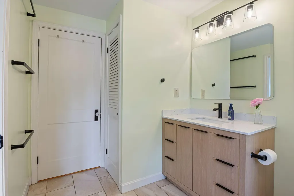 23 Queen Street Gorham ME 04038