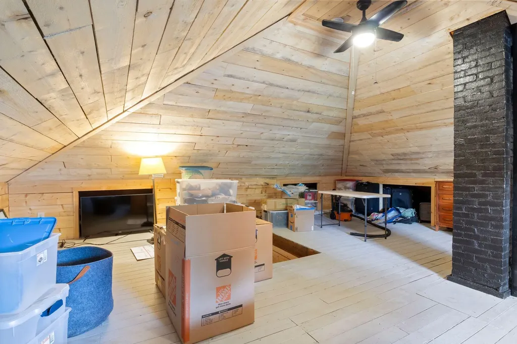 23 Queen Street Gorham ME 04038