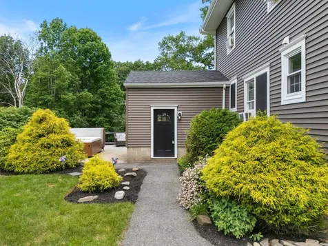 23 Queen Street Gorham ME 04038