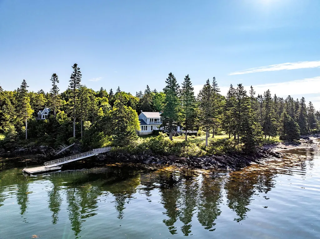 250 Davis Point Road Cushing ME 04563
