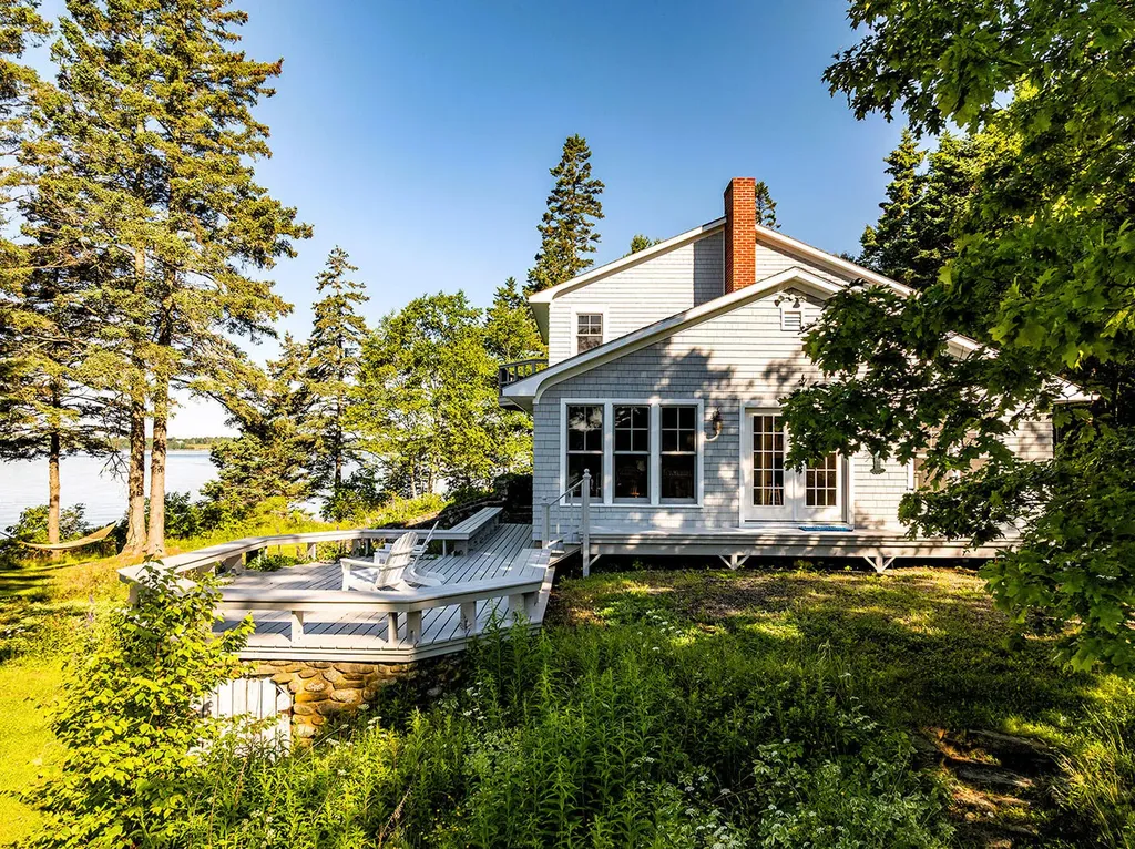 250 Davis Point Road Cushing ME 04563