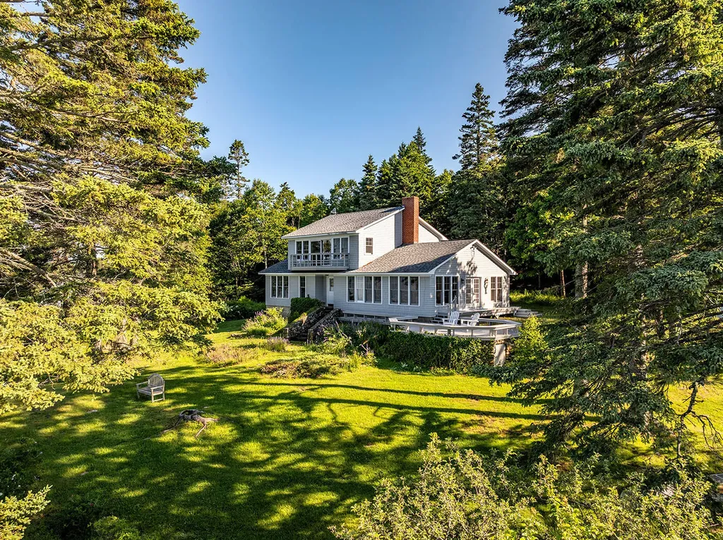 250 Davis Point Road Cushing ME 04563