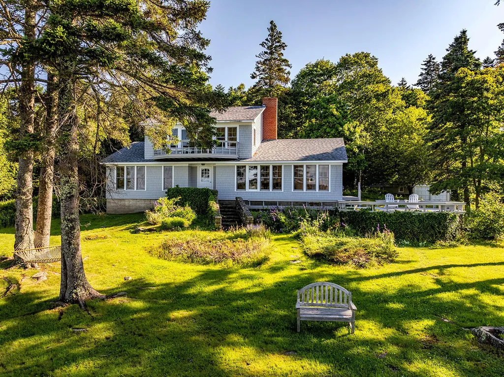 250 Davis Point Road Cushing ME 04563