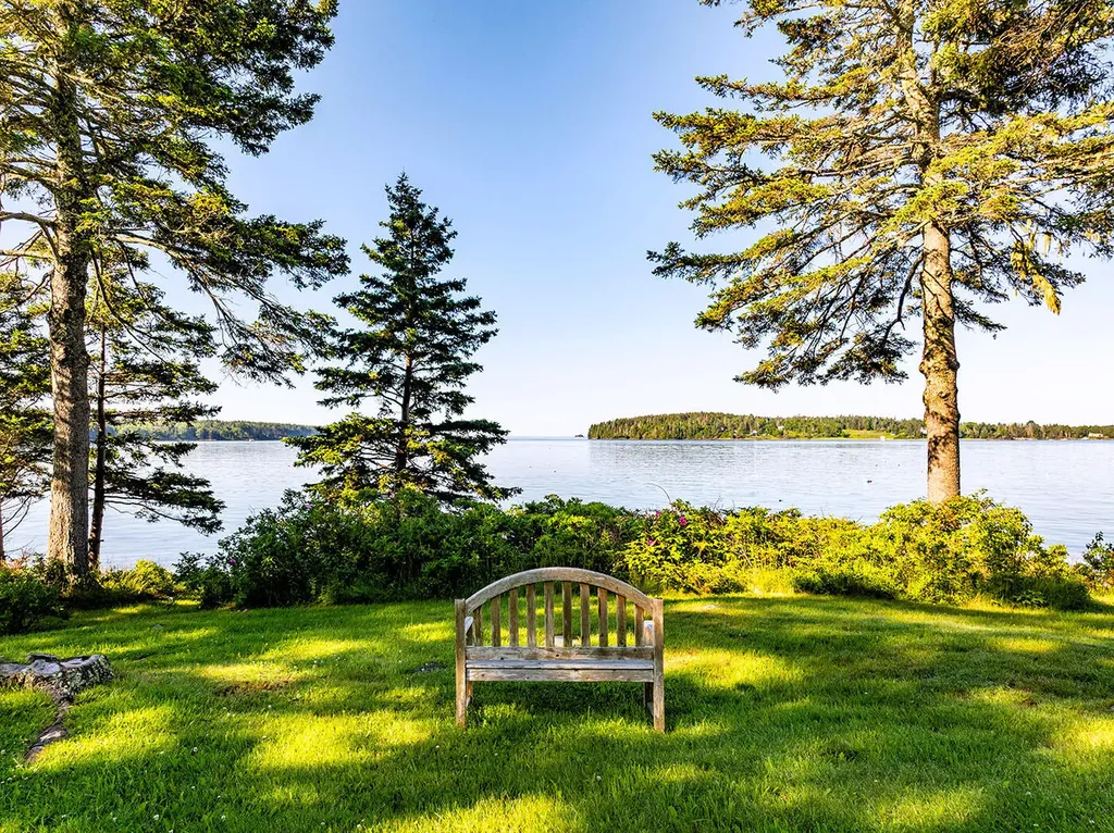 250 Davis Point Road Cushing ME 04563