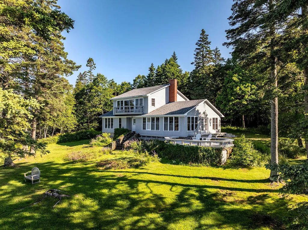 250 Davis Point Road Cushing ME 04563