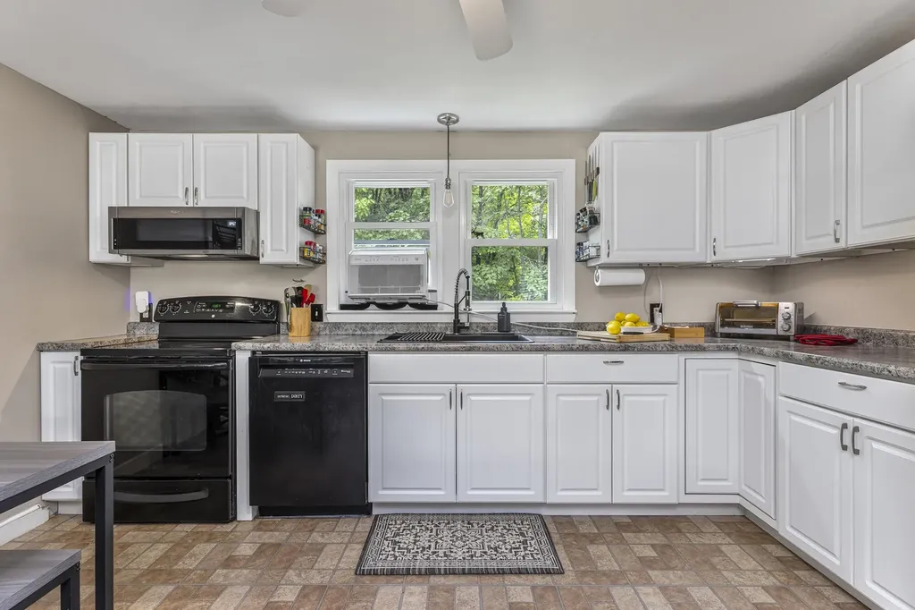 8 Kenneth Road South Portland ME 04106
