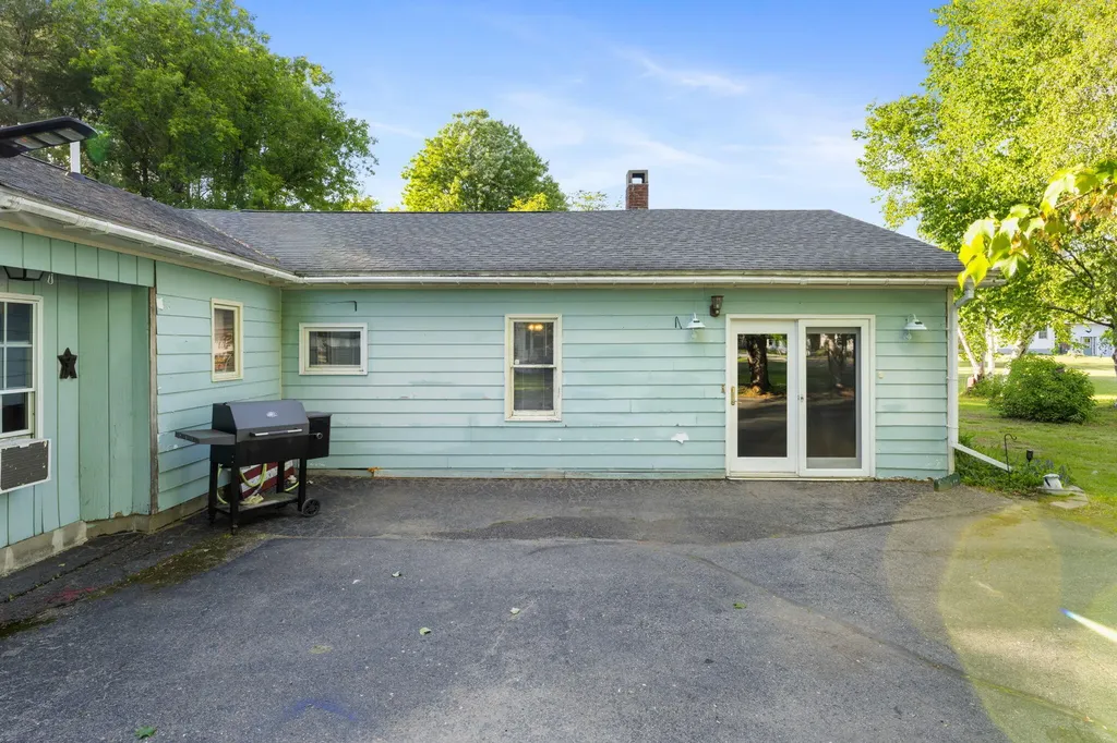 4 Mann Street Howland ME 04448