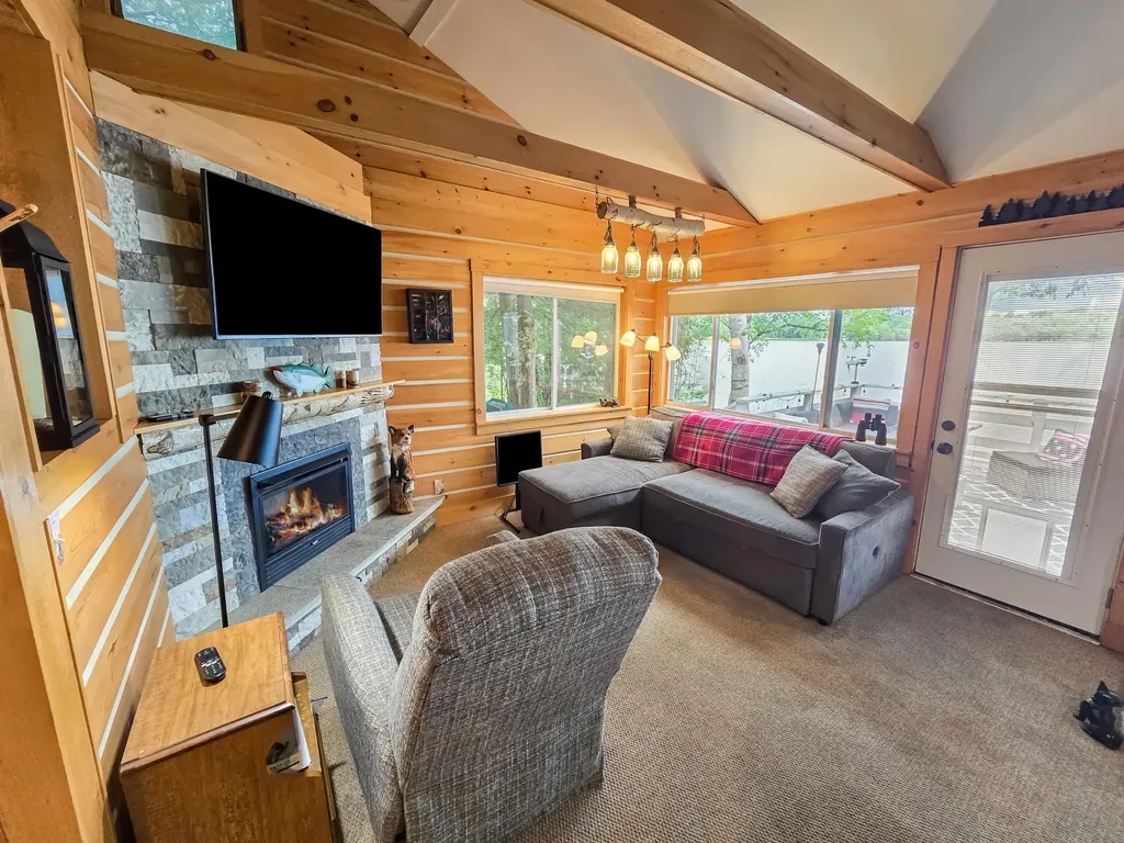 27 Loon Lane Palmyra ME 04965