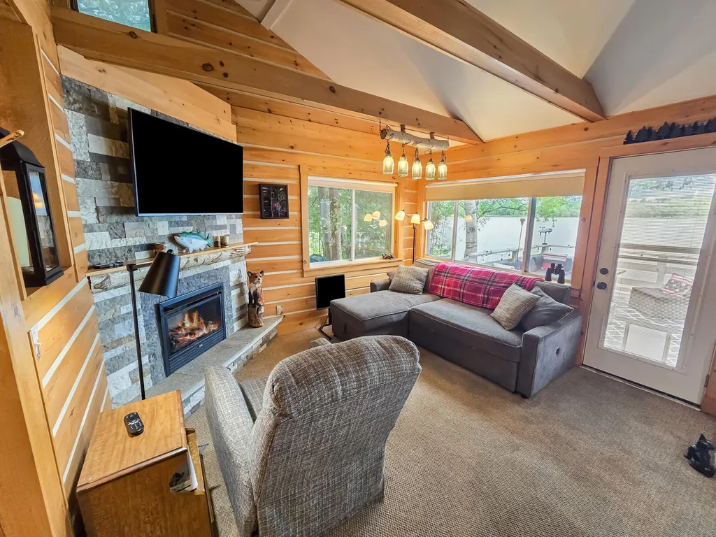 27 Loon Lane Palmyra ME 04965