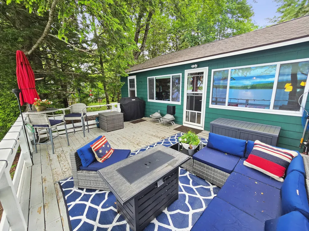 27 Loon Lane Palmyra ME 04965