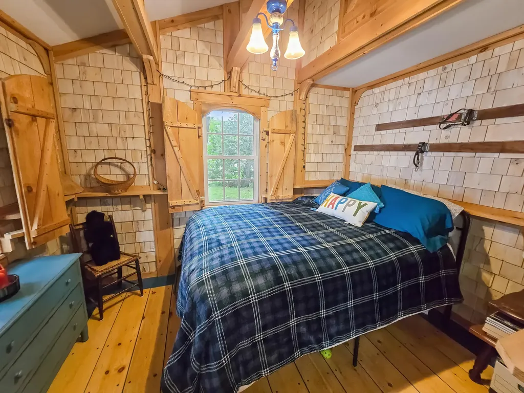 27 Loon Lane Palmyra ME 04965
