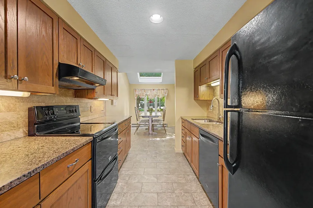 23 Clifford Road Naples ME 04055