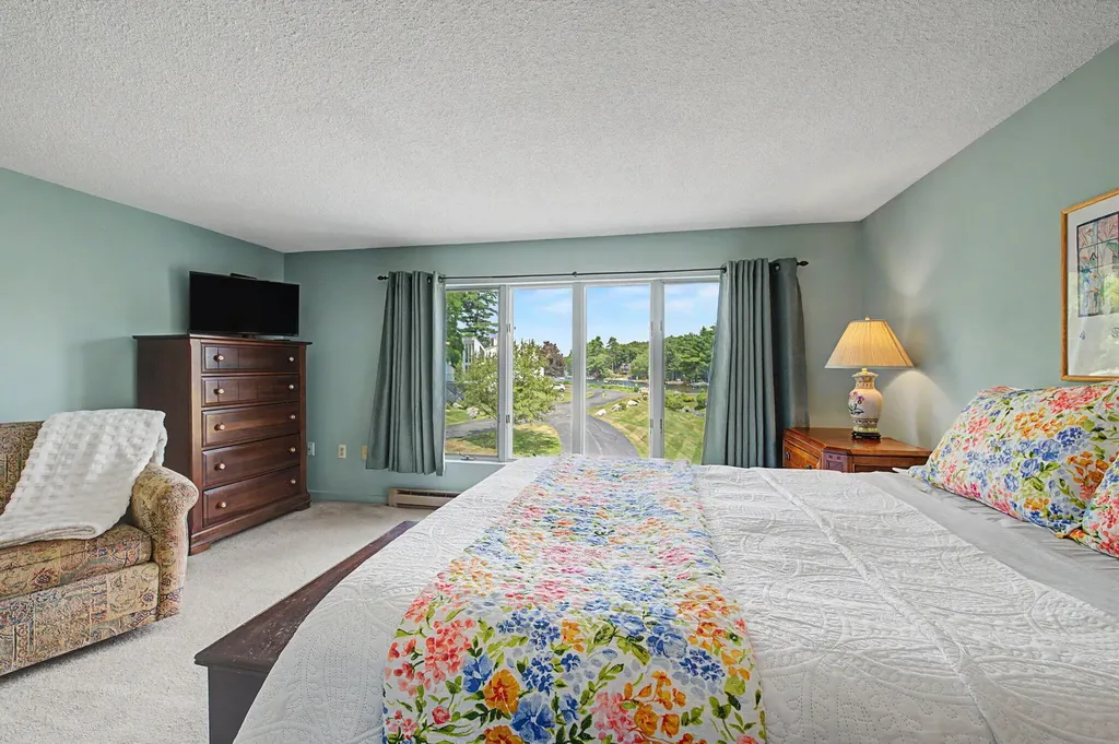 23 Clifford Road Naples ME 04055
