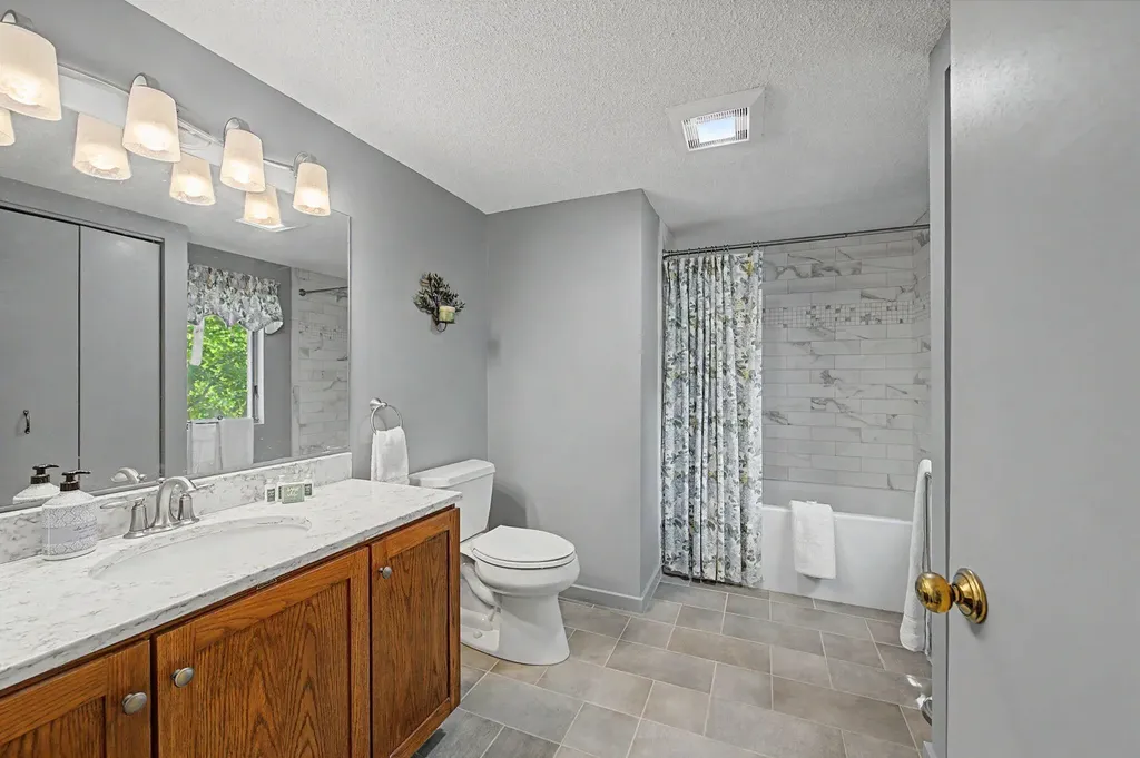 23 Clifford Road Naples ME 04055