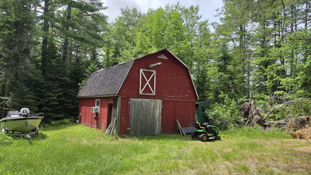 689 Airline Road Clifton ME 04428