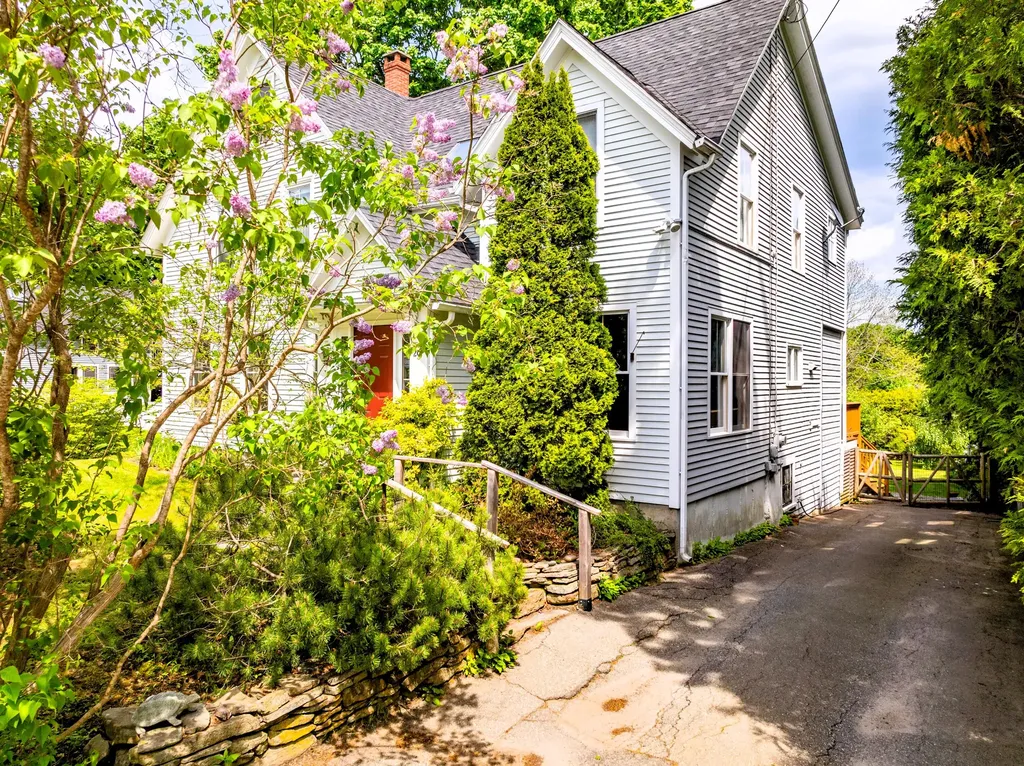 29 Spruce Rockport ME 04856