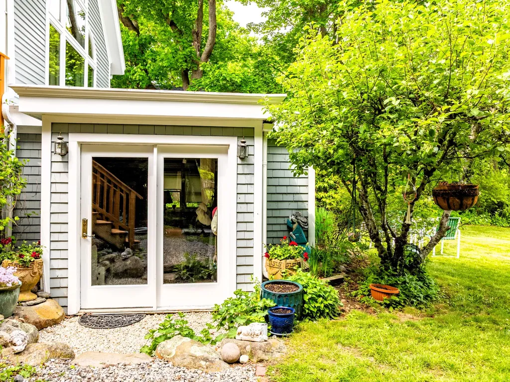29 Spruce Rockport ME 04856