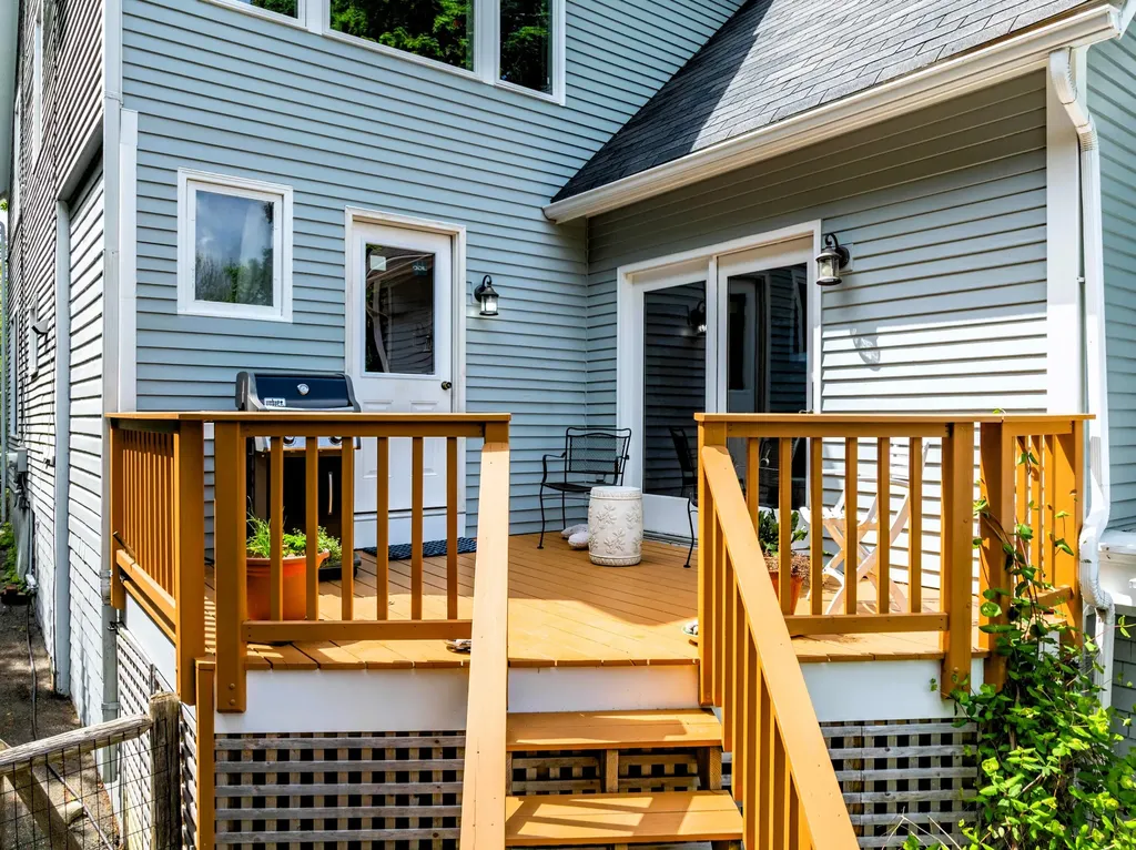 29 Spruce Rockport ME 04856