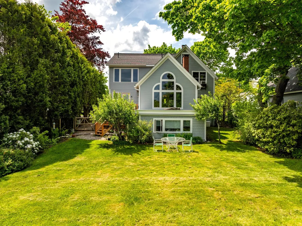 29 Spruce Rockport ME 04856