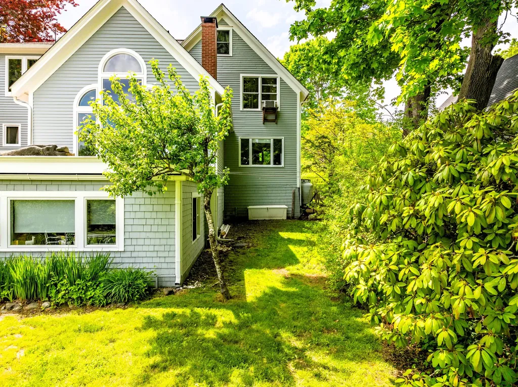 29 Spruce Rockport ME 04856