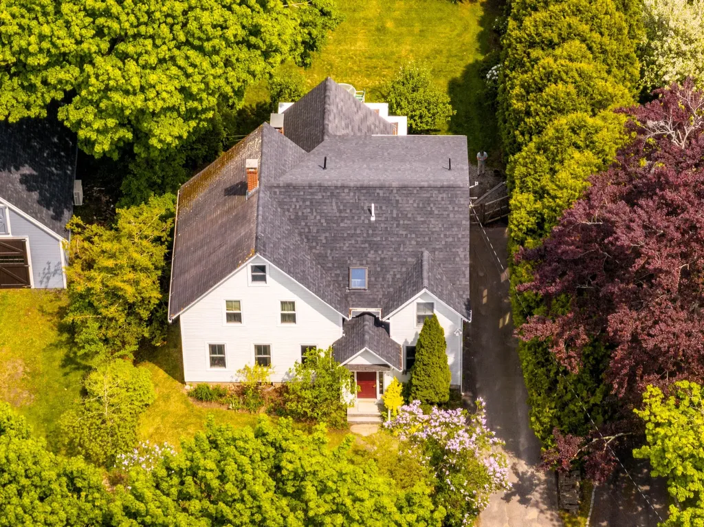 29 Spruce Rockport ME 04856