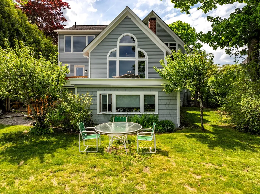 29 Spruce Rockport ME 04856