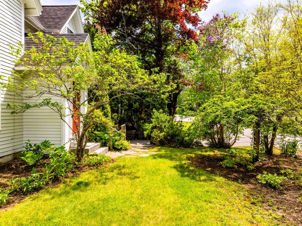 29 Spruce Rockport ME 04856