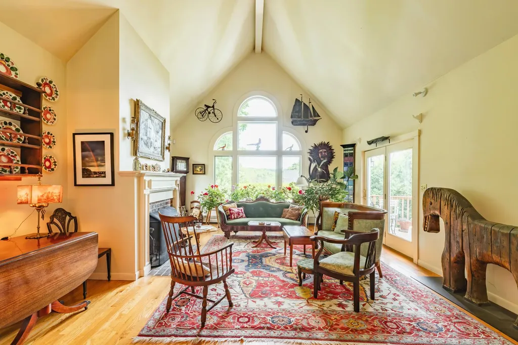 29 Spruce Rockport ME 04856
