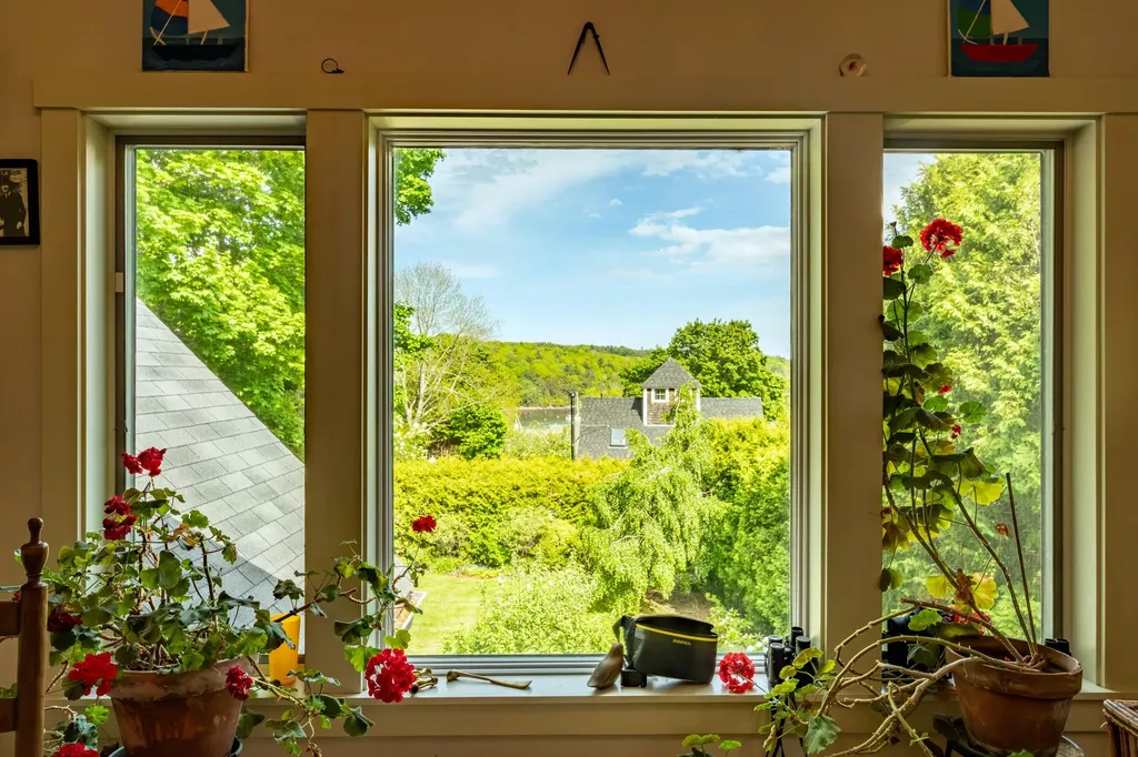 29 Spruce Rockport ME 04856