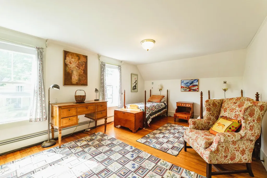 29 Spruce Rockport ME 04856