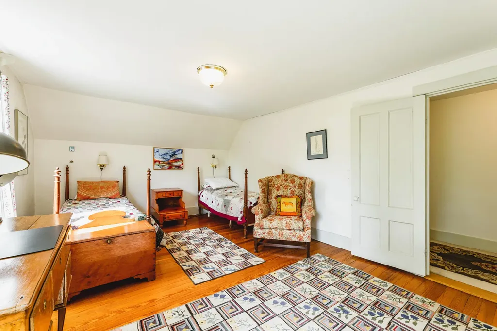 29 Spruce Rockport ME 04856