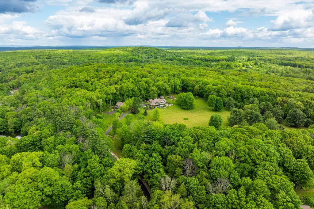 16 Brixham Road Eliot ME 03903