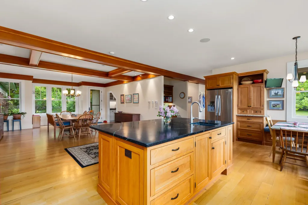 16 Brixham Road Eliot ME 03903