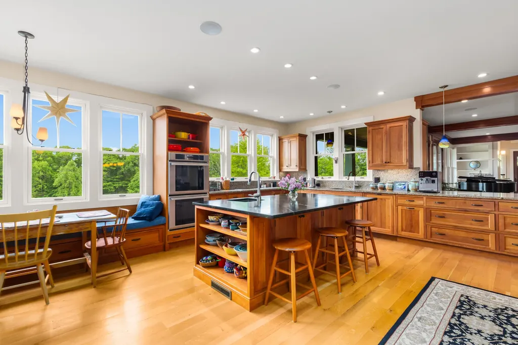 16 Brixham Road Eliot ME 03903
