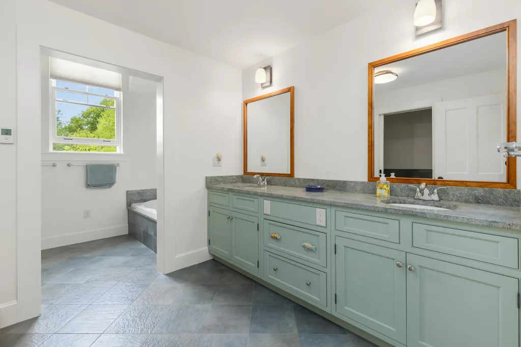 16 Brixham Road Eliot ME 03903